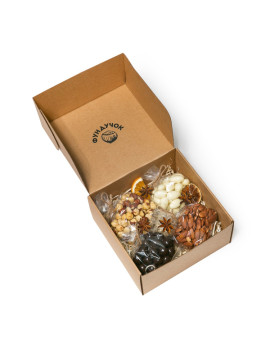 Подарочный набор орехов и сладостей № 6 (1 кг.)