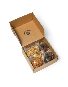 Подарочный набор орехов и сухофруктов № 34 (1 кг.)